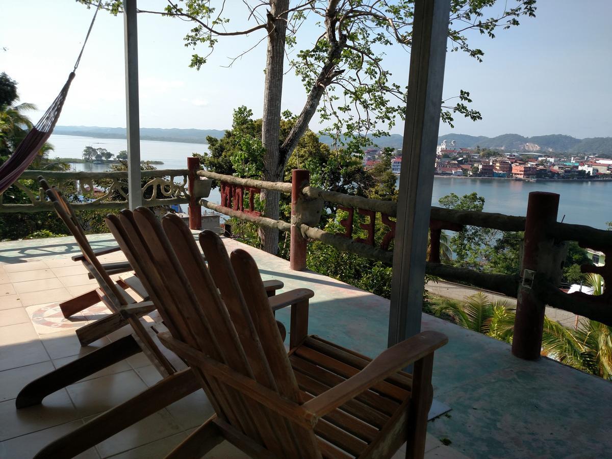 Zapote Tree Inn Флорес Екстериор снимка