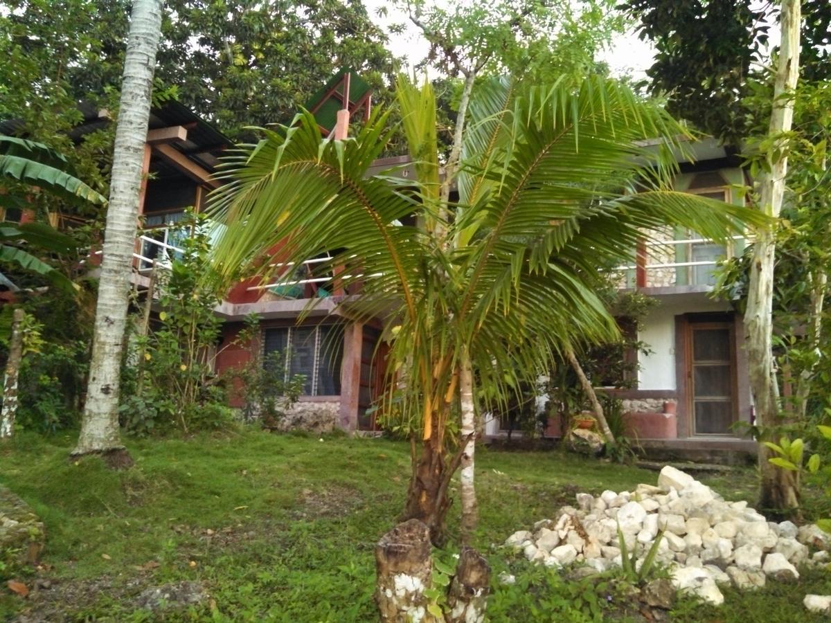 Zapote Tree Inn Флорес Екстериор снимка