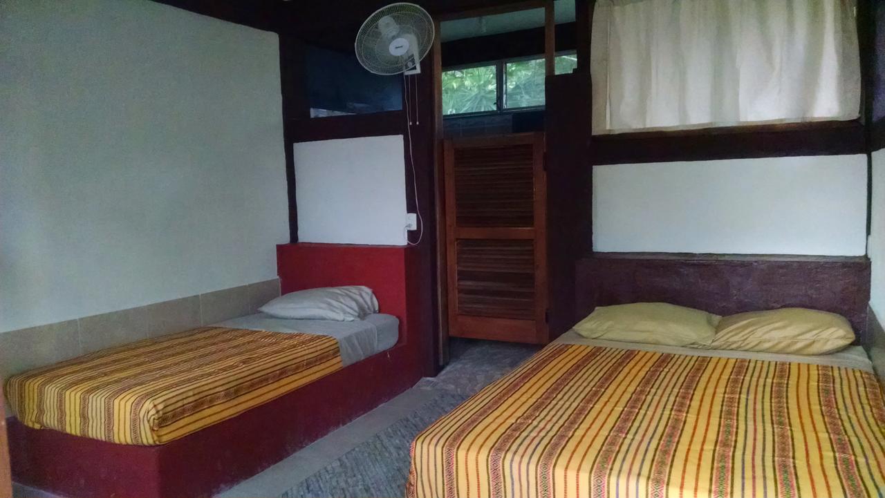 Zapote Tree Inn Флорес Екстериор снимка