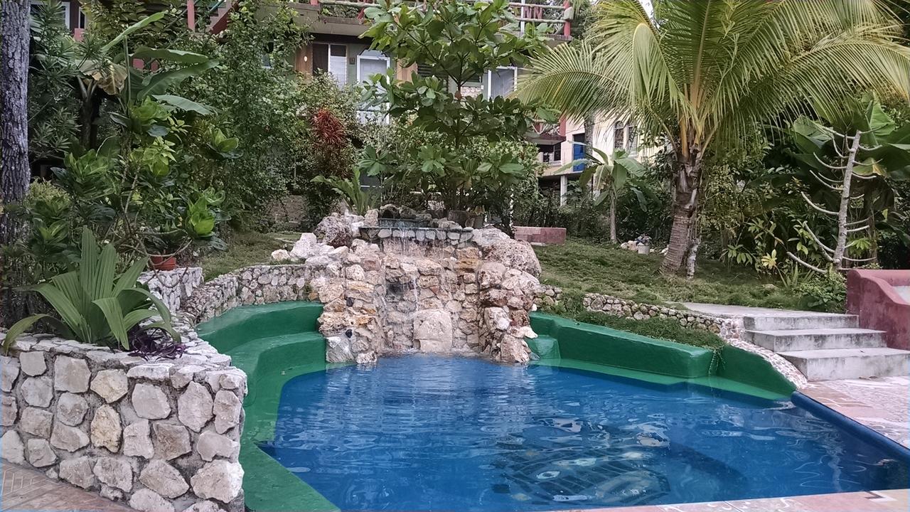 Zapote Tree Inn Флорес Екстериор снимка