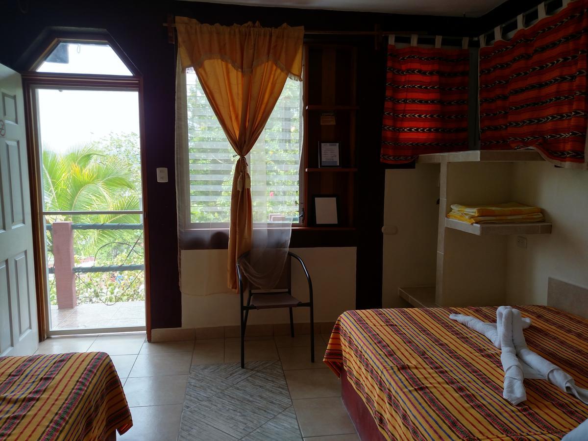 Zapote Tree Inn Флорес Екстериор снимка