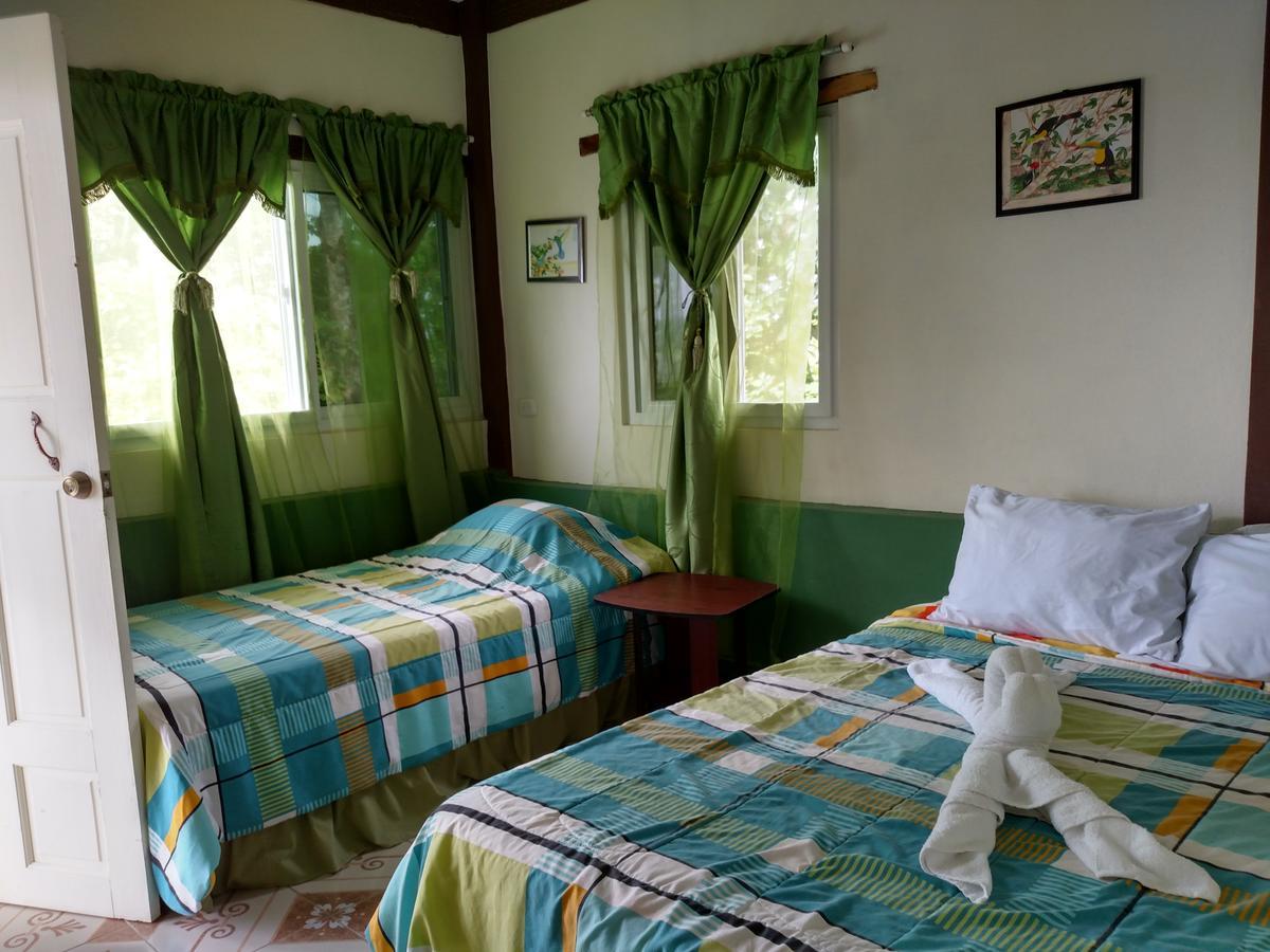 Zapote Tree Inn Флорес Екстериор снимка