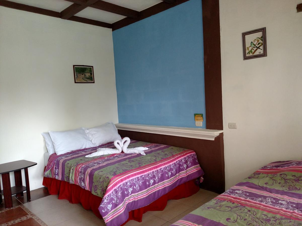 Zapote Tree Inn Флорес Екстериор снимка