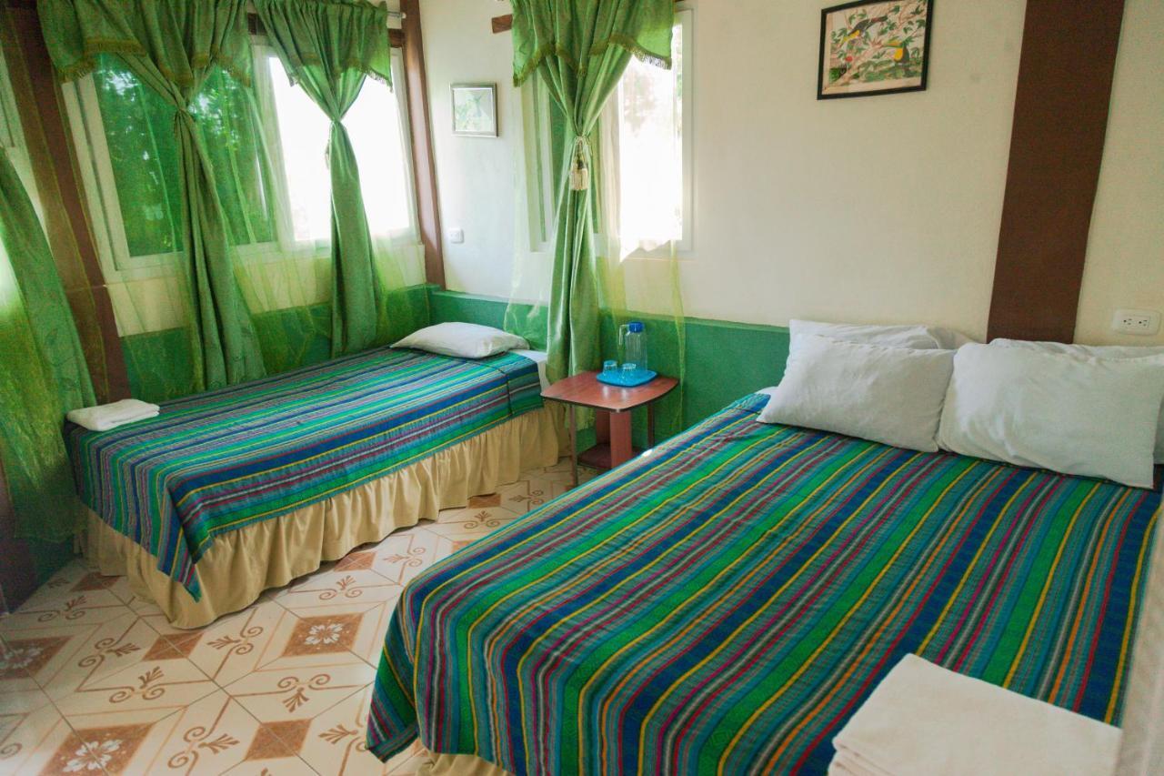 Zapote Tree Inn Флорес Екстериор снимка